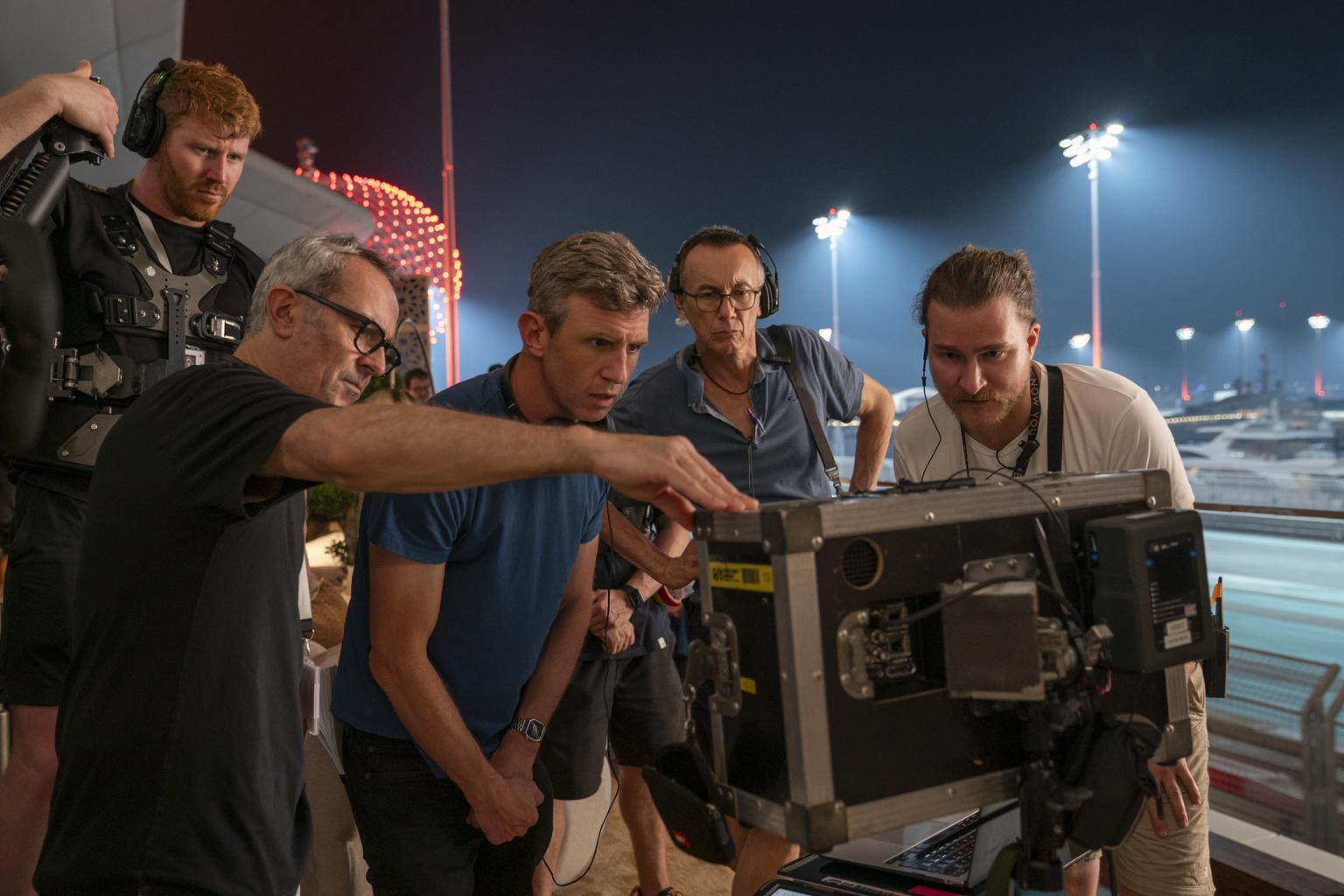 Rosamund Pike trong vai Veronika - Phi Vụ Thế Kỷ: Thoắt Ẩn Thoắt Hiện