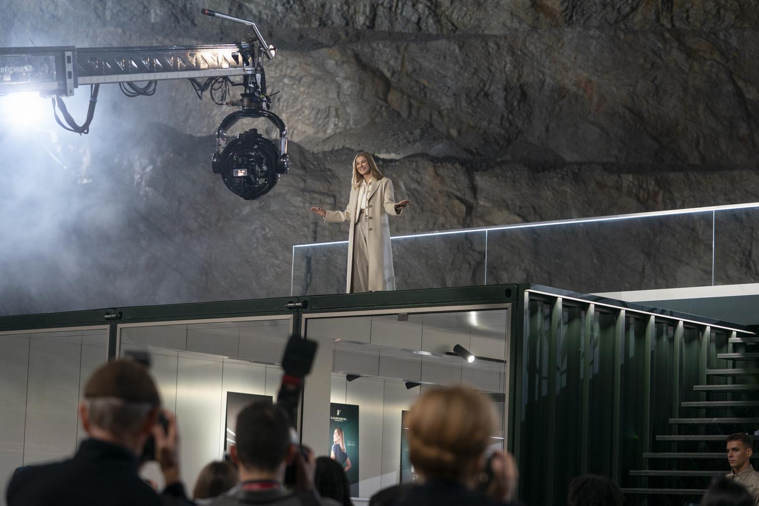 Tứ Kỵ Sĩ đối đầu với Veronika - Phi Vụ Thế Kỷ: Thoắt Ẩn Thoắt Hiện